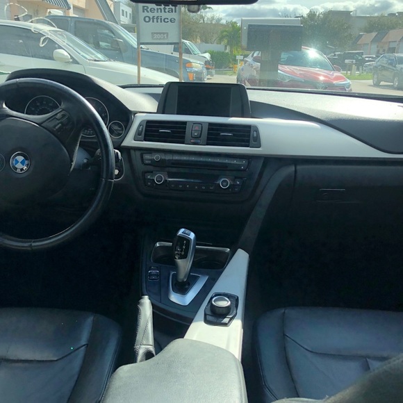 2013 3 series BMW 320i main image 8